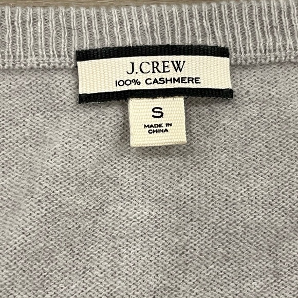 J. Crew Cashmere relaxed V-neck sweater BA394 Size S Lavender/Gray - Picture 2 of 7